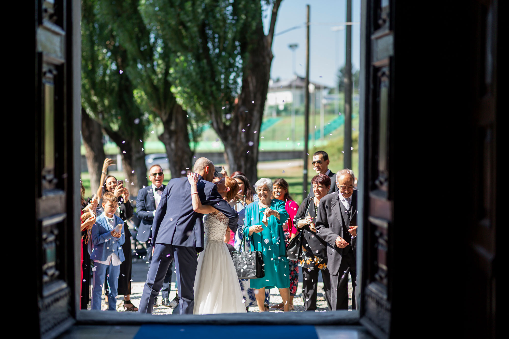 Fotografo-matrimonio-varese_00006 il reportage di matrimonio è anche questo. Vedere l'uscita degli sposi da un'altro punto di vista