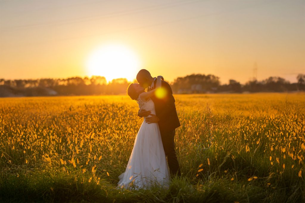 Coppia sposi Varese reportage di matrimonio tramonto