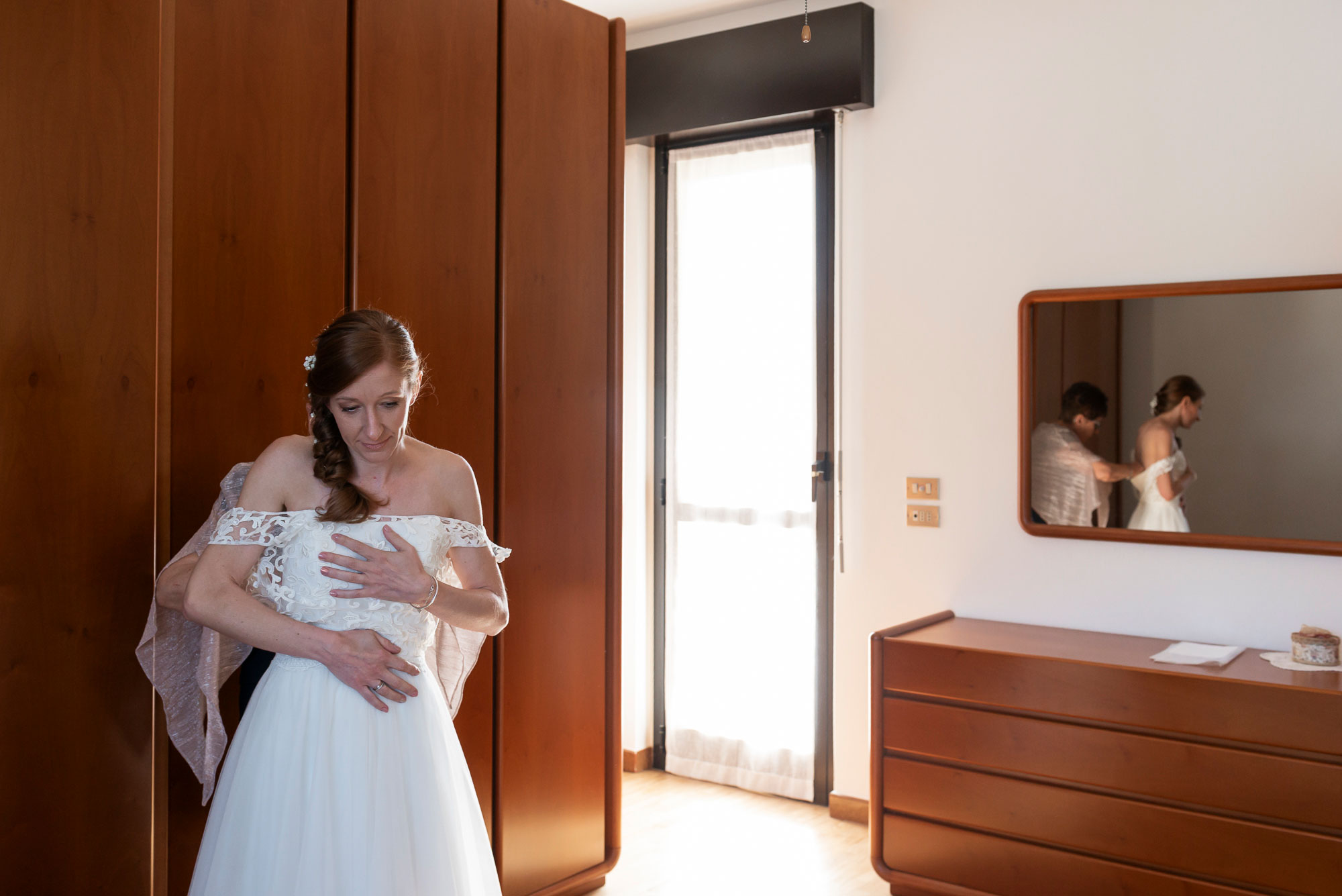 Fotografo-matrimonio-varese_00023 Reportage di matrimonio: la sposa indossa abito