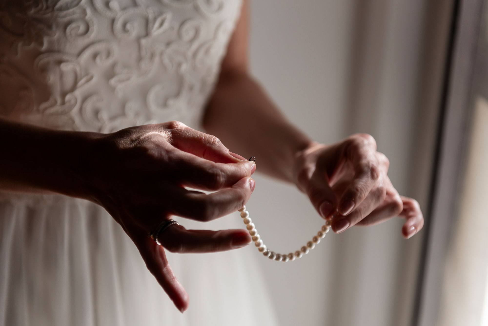 Fotografo-matrimonio-varese_00025 reportage di matrimonio: la preparazione della sposa