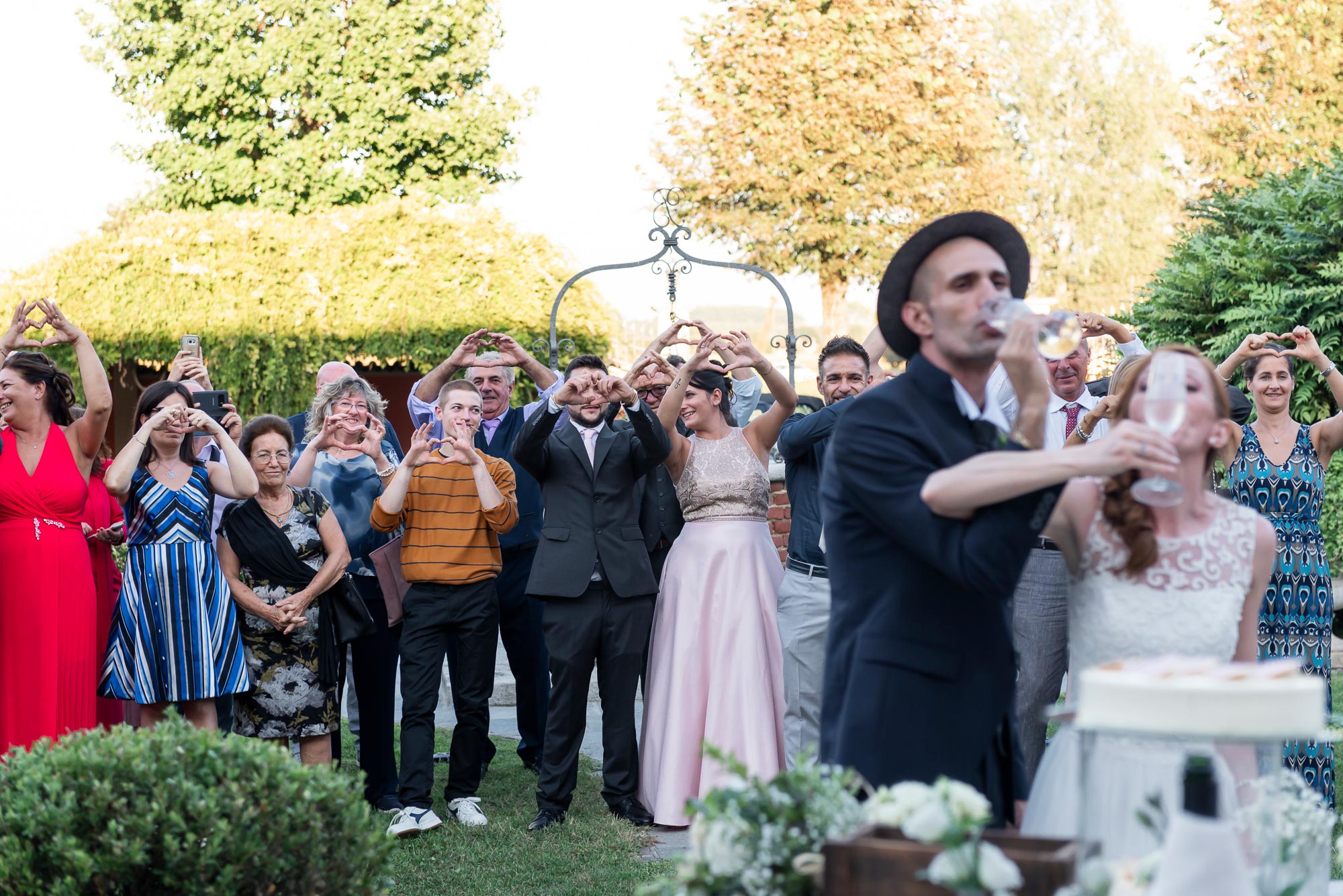 Fotografo-matrimonio-varese_00039 reportage matrimonio varese, milano: brindisi sposi e invitati