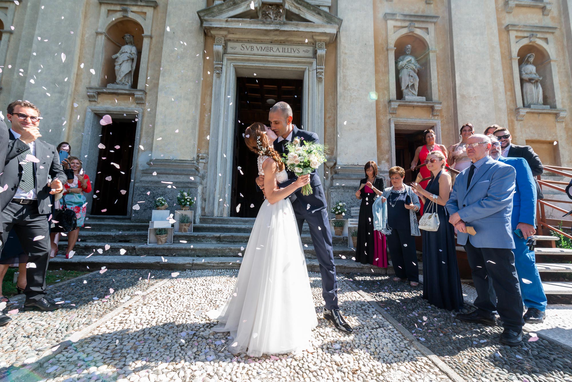 Fotografo-matrimonio-varese_00041 fotografo matrimonio varese: uscita sposi chiesa