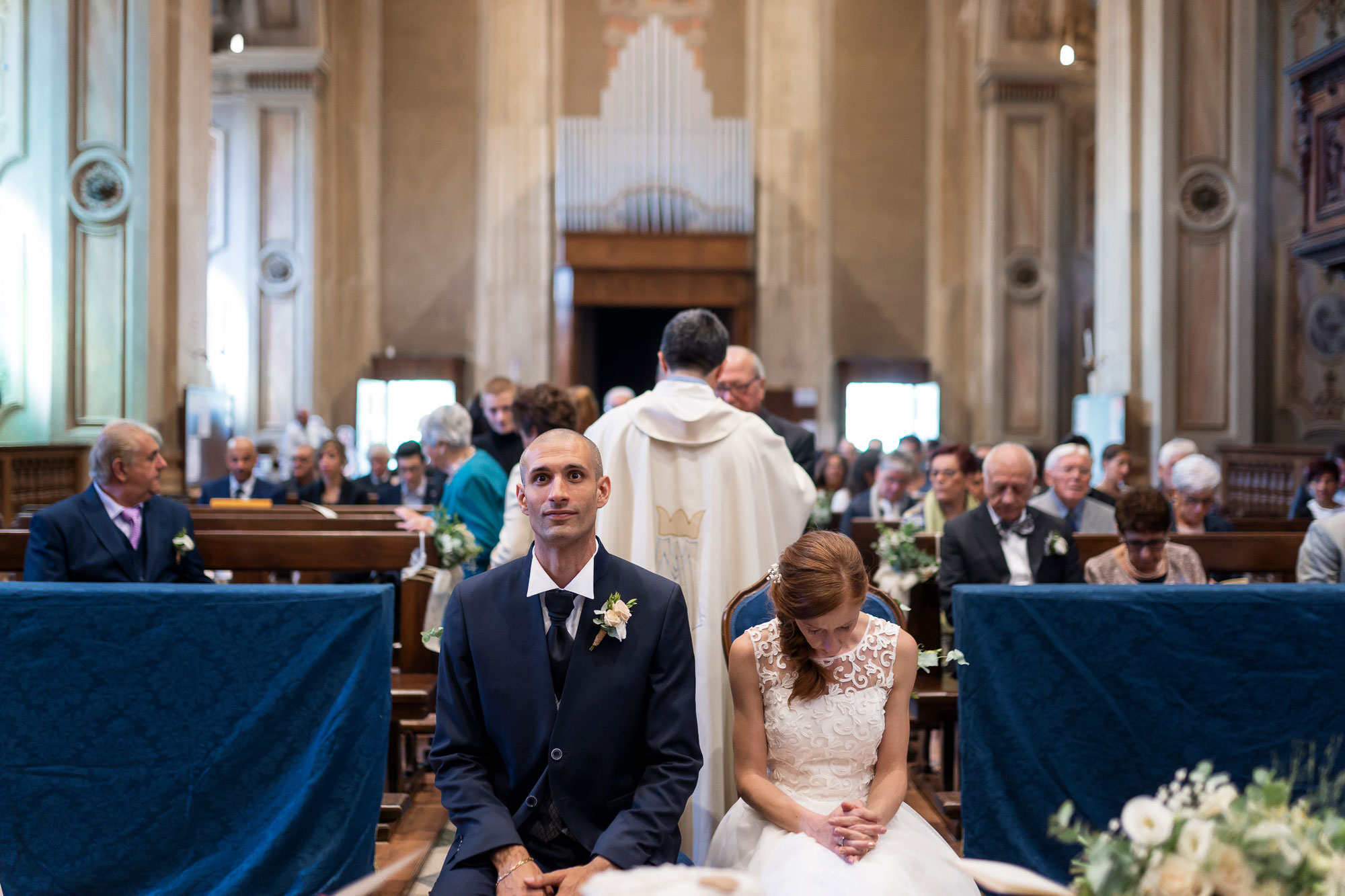 Fotografo-matrimonio-varese_00056 reportage di matrimonio varese: emozione e raccoglimento durante la celebrazione