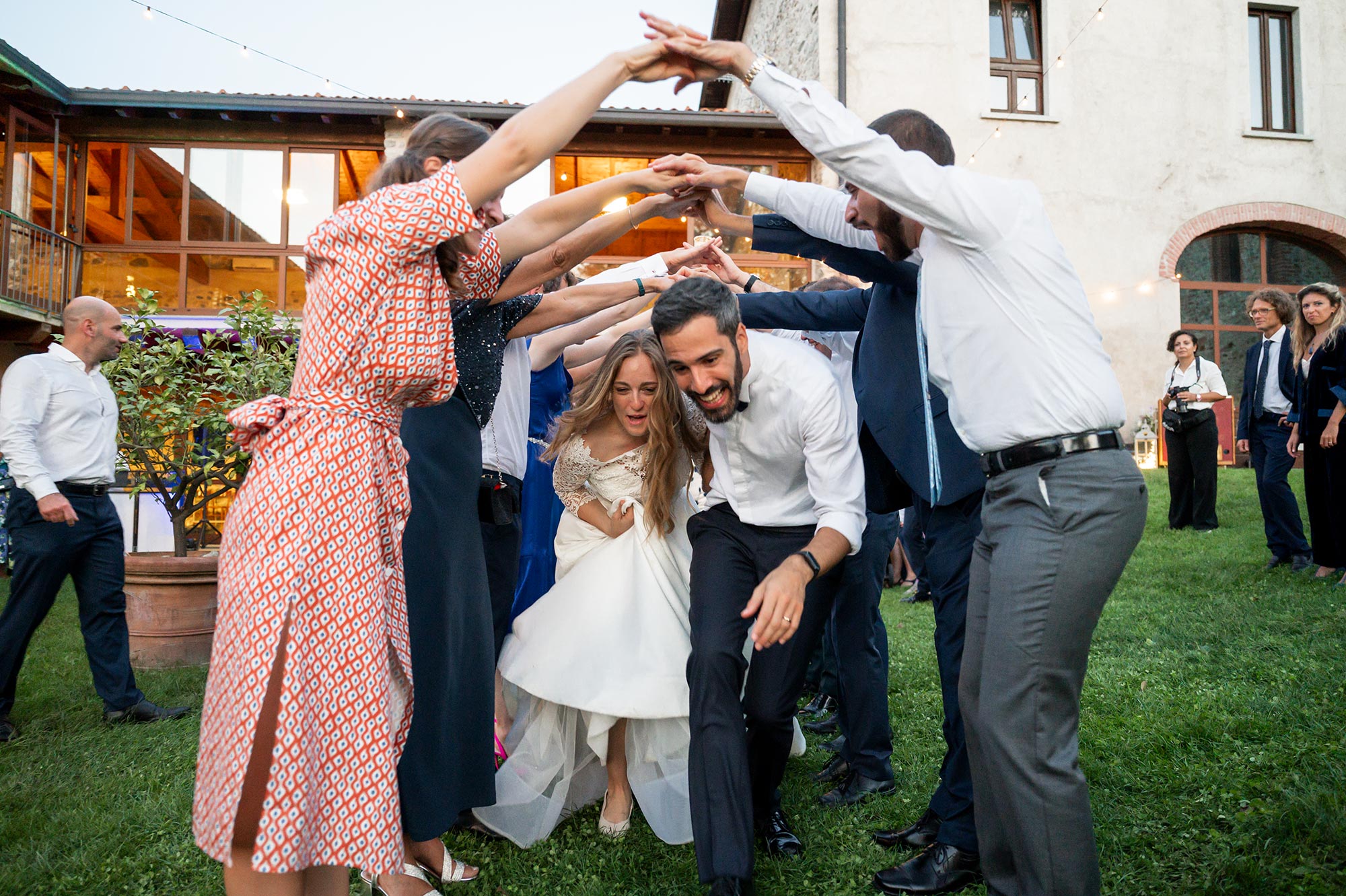 fotografo-matrimonio-varese-festa-sposi